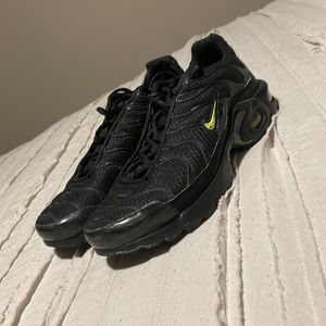 Pre Loved Nike Youth size 4.5 Air Max Plus